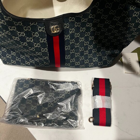 Gucci Hangbag - Picture 1 of 3
